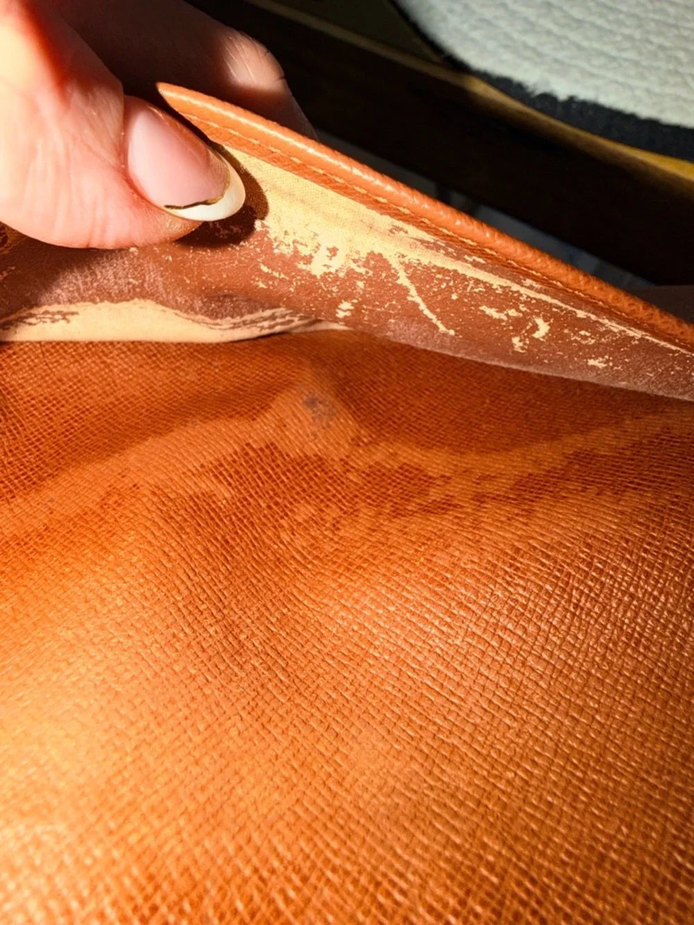 1999 LV Monogram
International Trifold Wallet TH1929 - project piece? - Picture 8 of 10